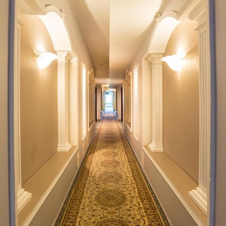 Royal Palace Hotel Алмати Екстер'єр фото