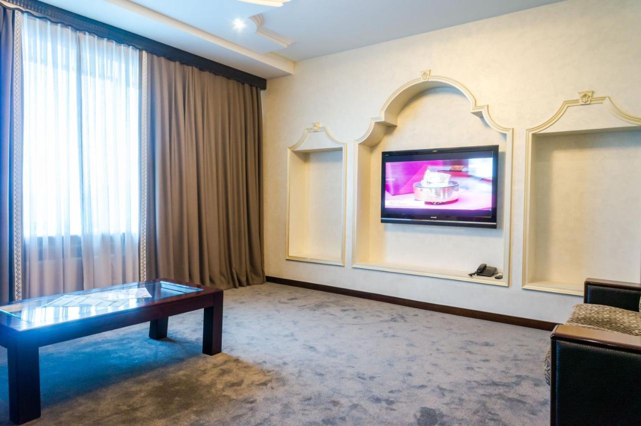 Royal Palace Hotel Алмати Екстер'єр фото
