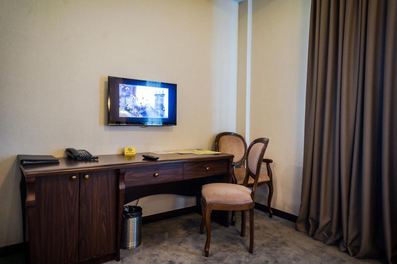 Royal Palace Hotel Алмати Екстер'єр фото
