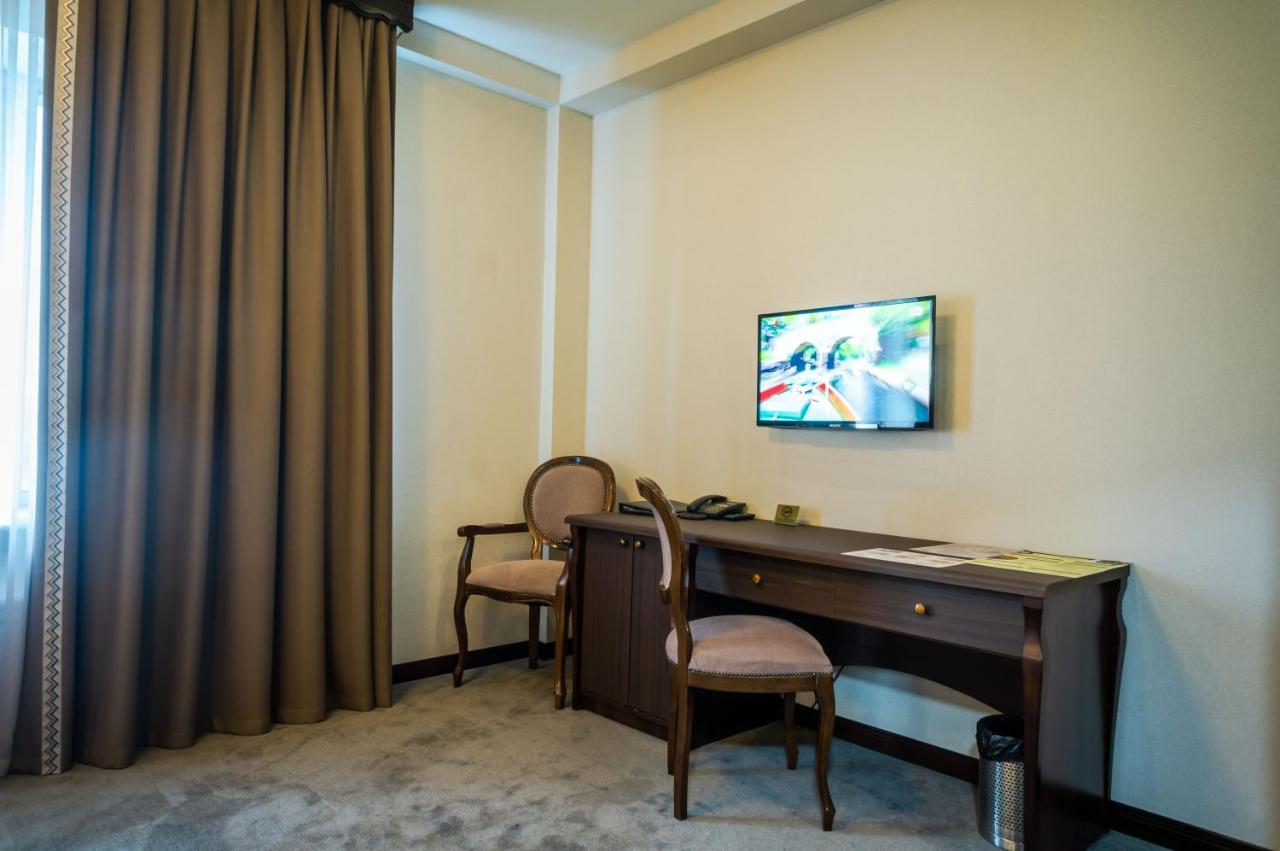 Royal Palace Hotel Алмати Екстер'єр фото
