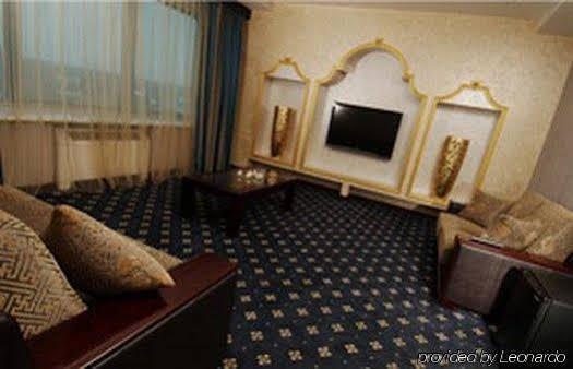 Royal Palace Hotel Алмати Екстер'єр фото