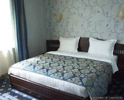Royal Palace Hotel Алмати Екстер'єр фото