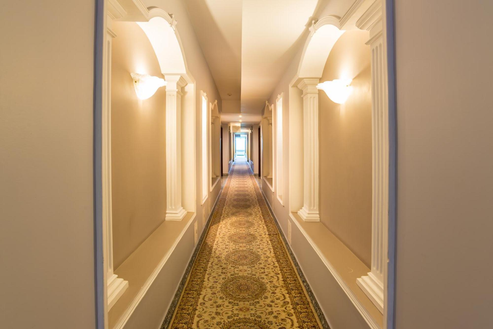 Royal Palace Hotel Алмати Екстер'єр фото