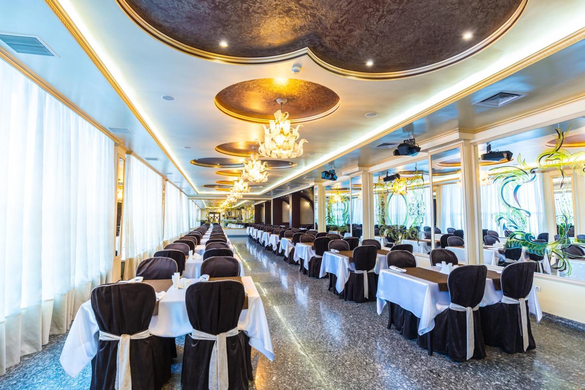 Royal Palace Hotel Алмати Екстер'єр фото
